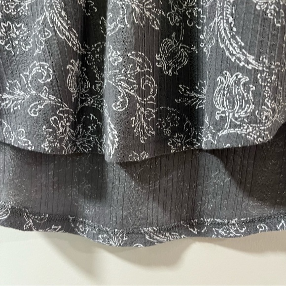 Lucky Brand XS Gray Printed Floers Elastic Sleeve V-Neck Women - Picture 5 of 16